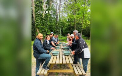 AXONE et HEXANA « les mains dans la terre et des fleurs pour les abeilles »